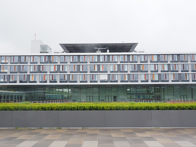 病院の外観を写している画像